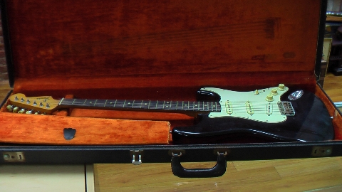 Fender Strat 1965 (Pending Offer)