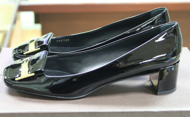 Louis Vuitton Black Patent Leather Gold Plate Block Heel Pumps Size 38 at  1stDibs